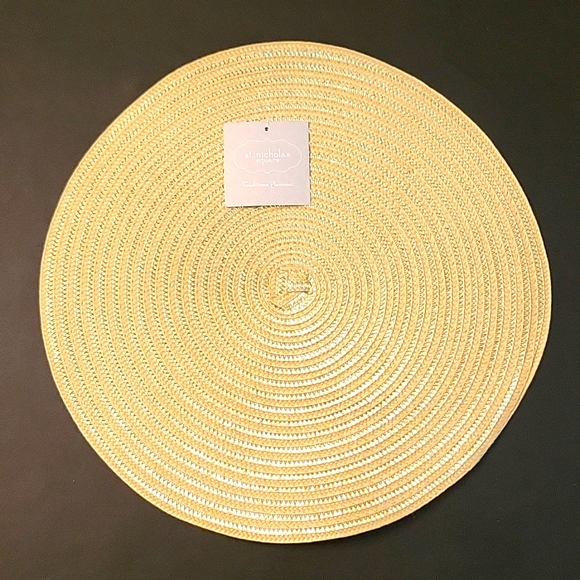 NEW Golden Woven Spiral Placemats! Set of 8! - Picture 4 of 8